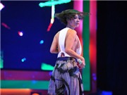 Bóng đá anh, ngoại hạng anh, lịch thi đấu euro 2012, Làm sao ngăn được người đẹp hớ hênh?